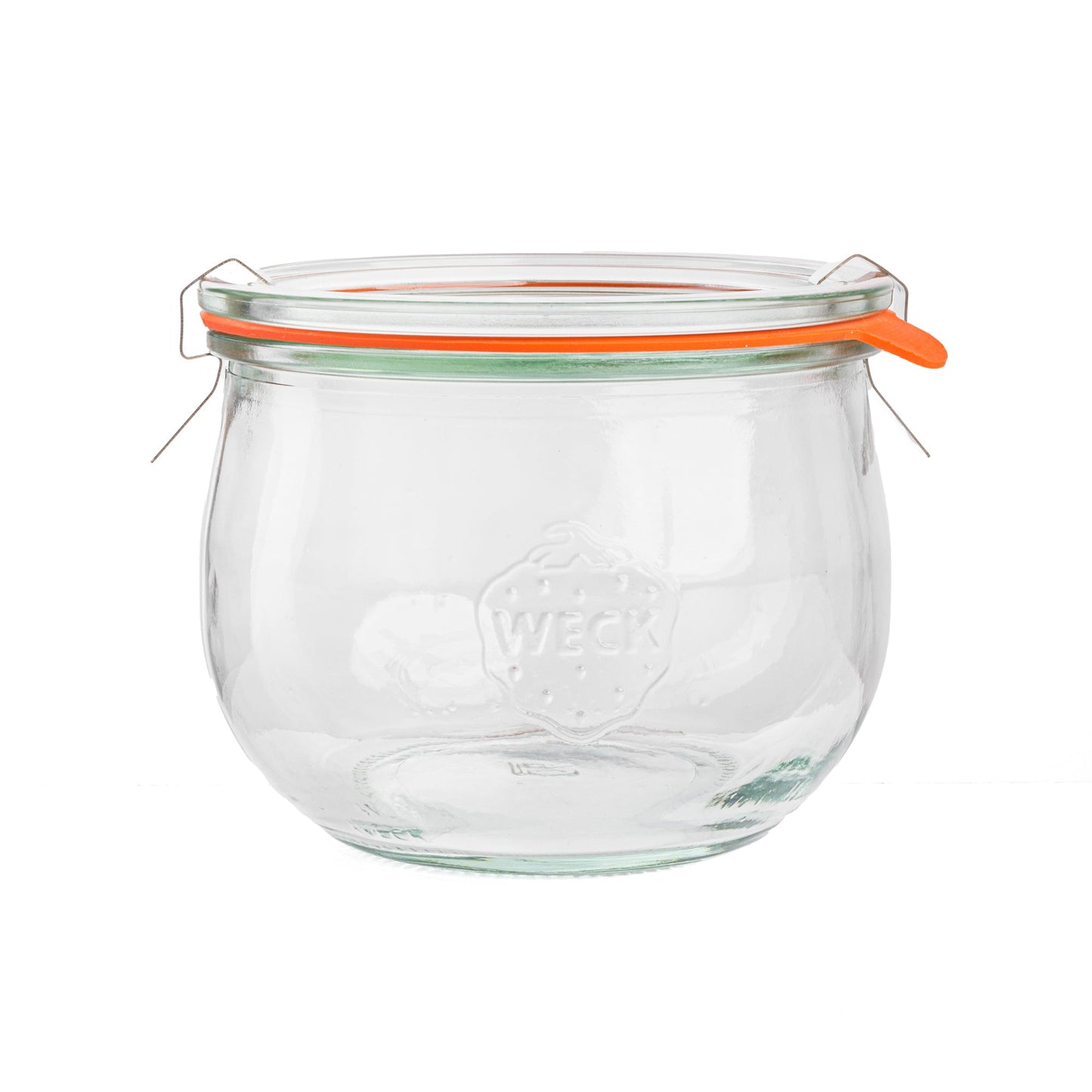 Стеклянная банка WECK с оранжевой уплотнительной резинкой и металлическими застежками, профильный вид на белом фоне. Толстое стекло с четкой гравировкой логотипа WECK на передней стороне банки.